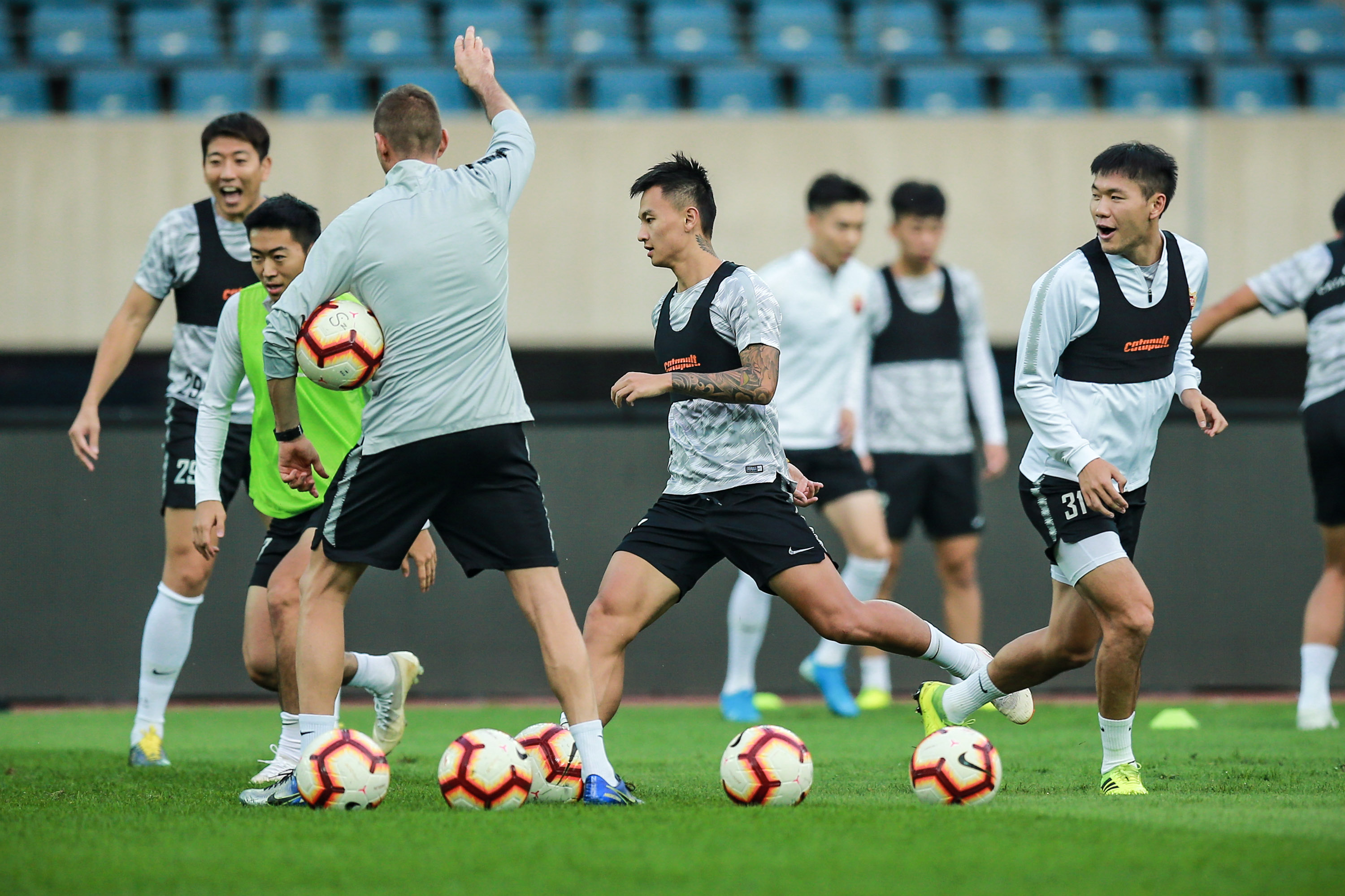 天博体育平台-拜仁慕尼黑挺进亚洲杯四强，全力冲击冠军的简单介绍