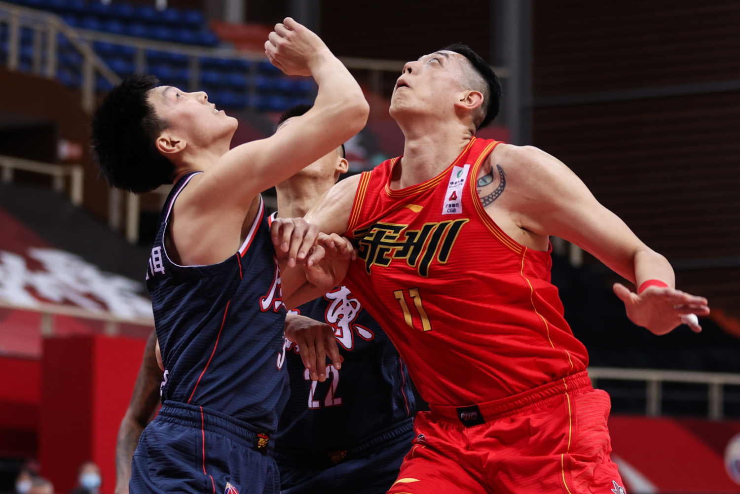 攻守兼顾控球有方！球员们技高一筹