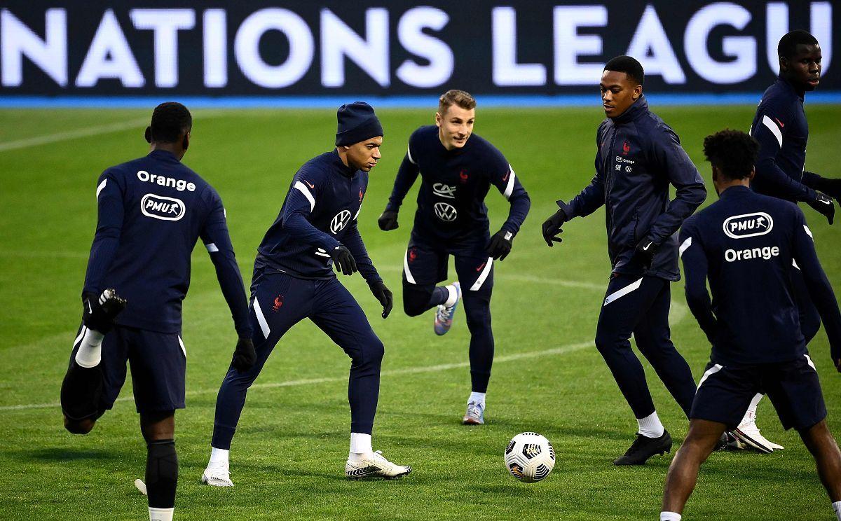 匈牙利负奥地利，法国队恒铁闪日欧预赛前景黯然(奥地利为什么和匈牙利合并)